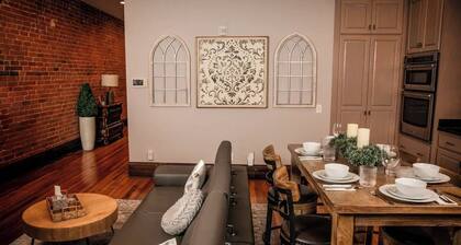 Large and Luxurious 2-bedroom condo in Downtown Fremont with AC, WiFi