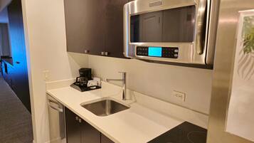 Fridge, microwave, dishwasher, coffee/tea maker