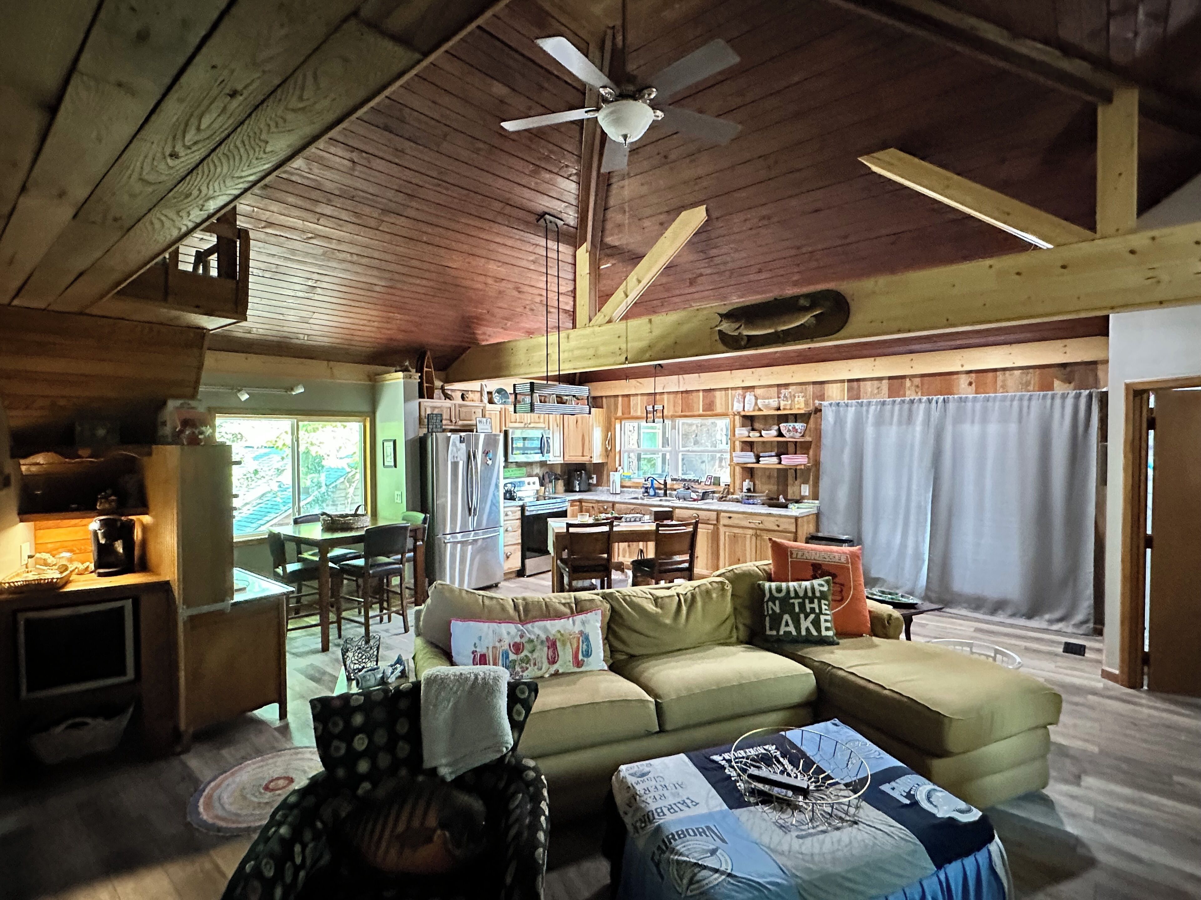 Smart TV, fireplace, DVD player