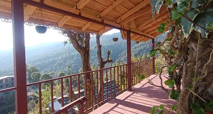 Superb 6-bedroom farmhouse in Mukteshwar with fitness room, WiFi