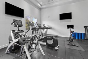 Fitness facility - Foodie Paradise in Downtown Doral – Large Studio (Miami)