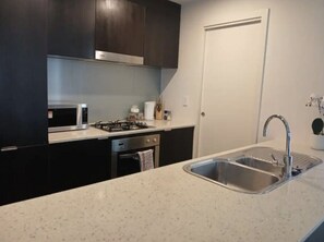 Fridge, oven, stovetop, dishwasher