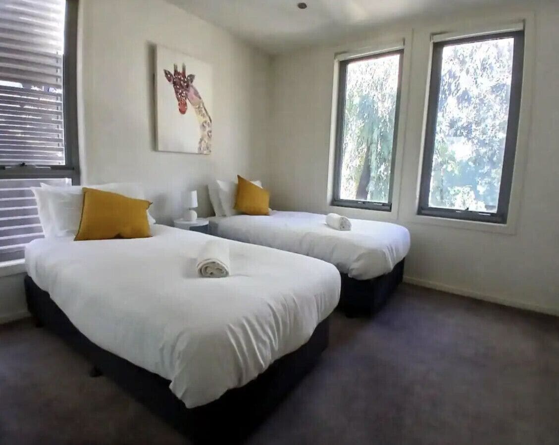 5 bedrooms, desk, iron/ironing board, travel cot