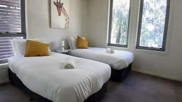 5 bedrooms, desk, iron/ironing board, travel cot