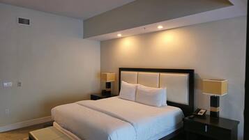 1 habitación, tabla de planchar con plancha, wifi y ropa de cama