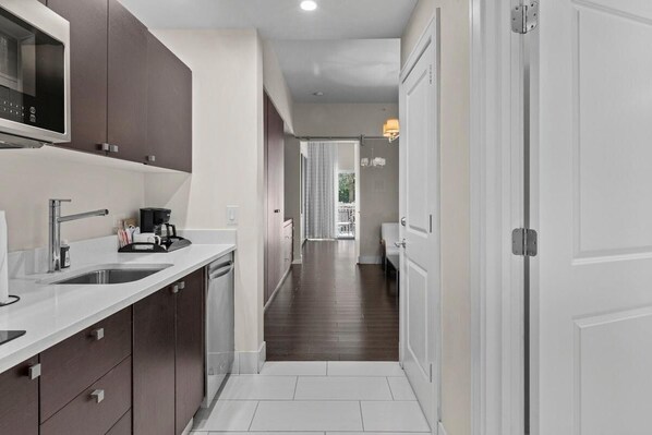 Coffee/tea maker, fridge, microwave, dishwasher