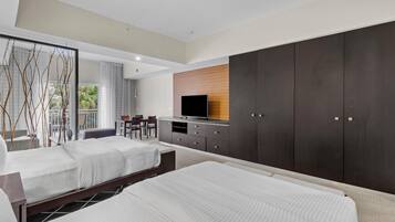 1 habitación, tabla de planchar con plancha, wifi y ropa de cama