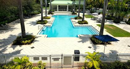 Blue Monster – King Suite with Kitchen Next Door