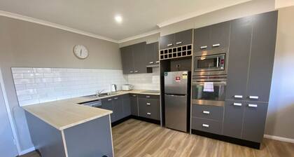 Family friendly 4BR Townhouse near Mt. Stromlo