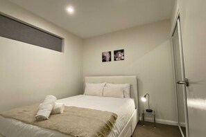 1 bedroom, desk, iron/ironing board, WiFi