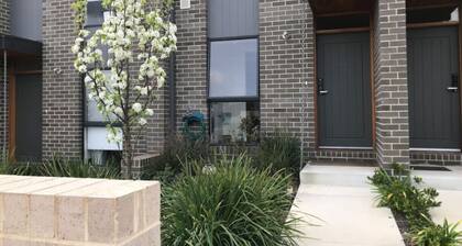 New to VRBO: Light Filled 2BR/2BA Townhouse