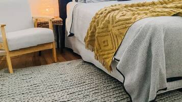 3 dormitorios, escritorio, tabla de planchar con plancha y wifi