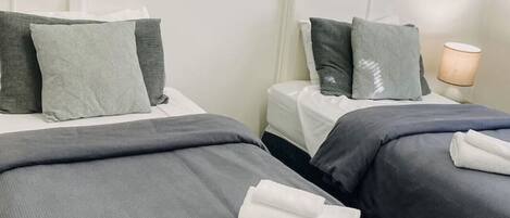 3 Schlafzimmer, Schreibtisch, Bügeleisen/Bügelbrett, WLAN