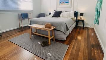 3 bedrooms, desk, iron/ironing board, WiFi