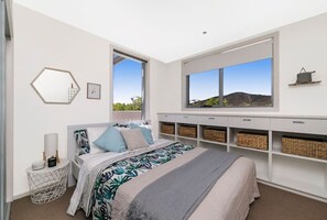 3 bedrooms, desk, iron/ironing board, WiFi