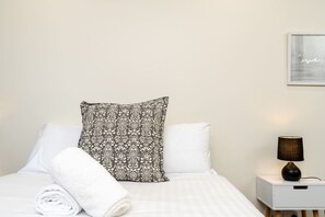 2 室のベッドルーム、デスク、アイロン / アイロン台、WiFi