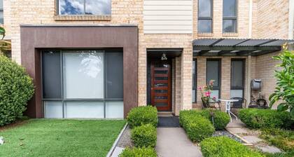 Superb 3BR Townhouse near Town Centre!