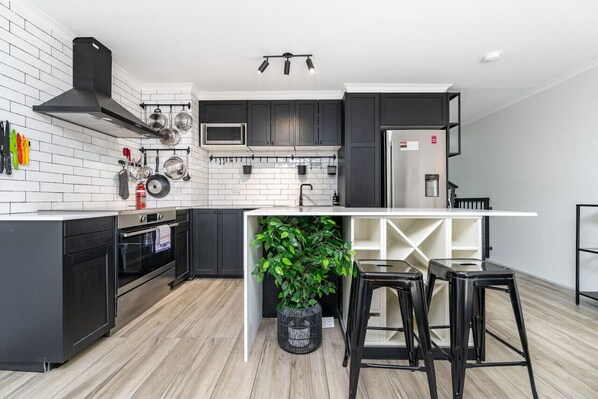 Fridge, microwave, oven, stovetop