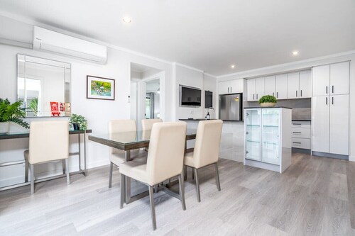 Renovated Townhouse Close to the CBD and Schools