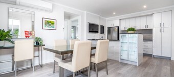 Renovated Townhouse Close to the CBD and Schools