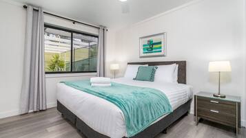 2 slaapkamers, een bureau, een strijkplank/strijkijzer, gratis wifi
