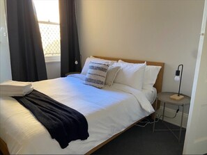 1 bedroom, desk, iron/ironing board, free WiFi - Retro Apt meters from Bathers Beach (Fremantle)