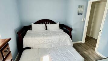 4 bedrooms, iron/ironing board, free WiFi, bed sheets