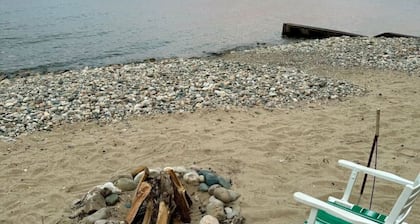 Lakefront 3BD, Home Walk to Downtown Port Sanilac