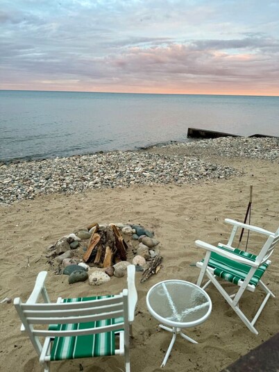 Lakefront 3BD, Home Walk to Downtown Port Sanilac