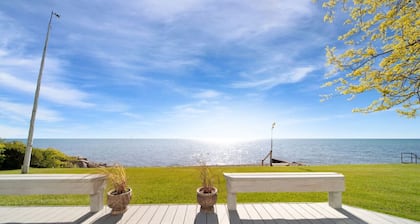 Lakefront 3BD, Home Walk to Downtown Port Sanilac
