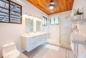 ヘアドライヤー、タオル