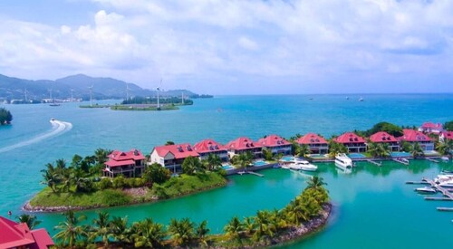 A1- Luxury Eden island apartment with private pool and ocean view