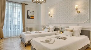 7 dormitoris, escriptori, planxa i posts de planxar i wifi gratuïta