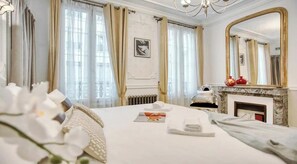 7 camere, una scrivania, ferro/asse da stiro, Wi-Fi gratuito