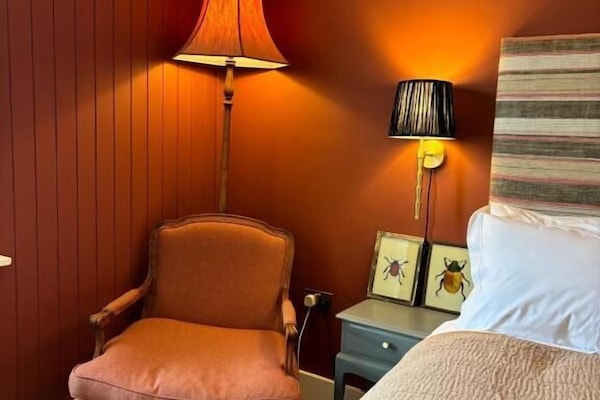 Luxury Double Room | Iron/ironing board, free WiFi