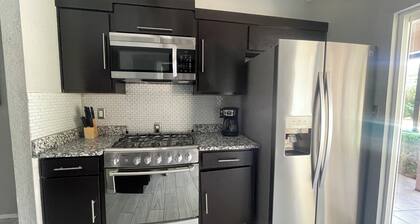 Cozy 4-bedroom house with AC and WiFi in peaceful El Paso