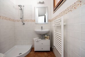 Villa Supérieure, vue colline | Salle de bain