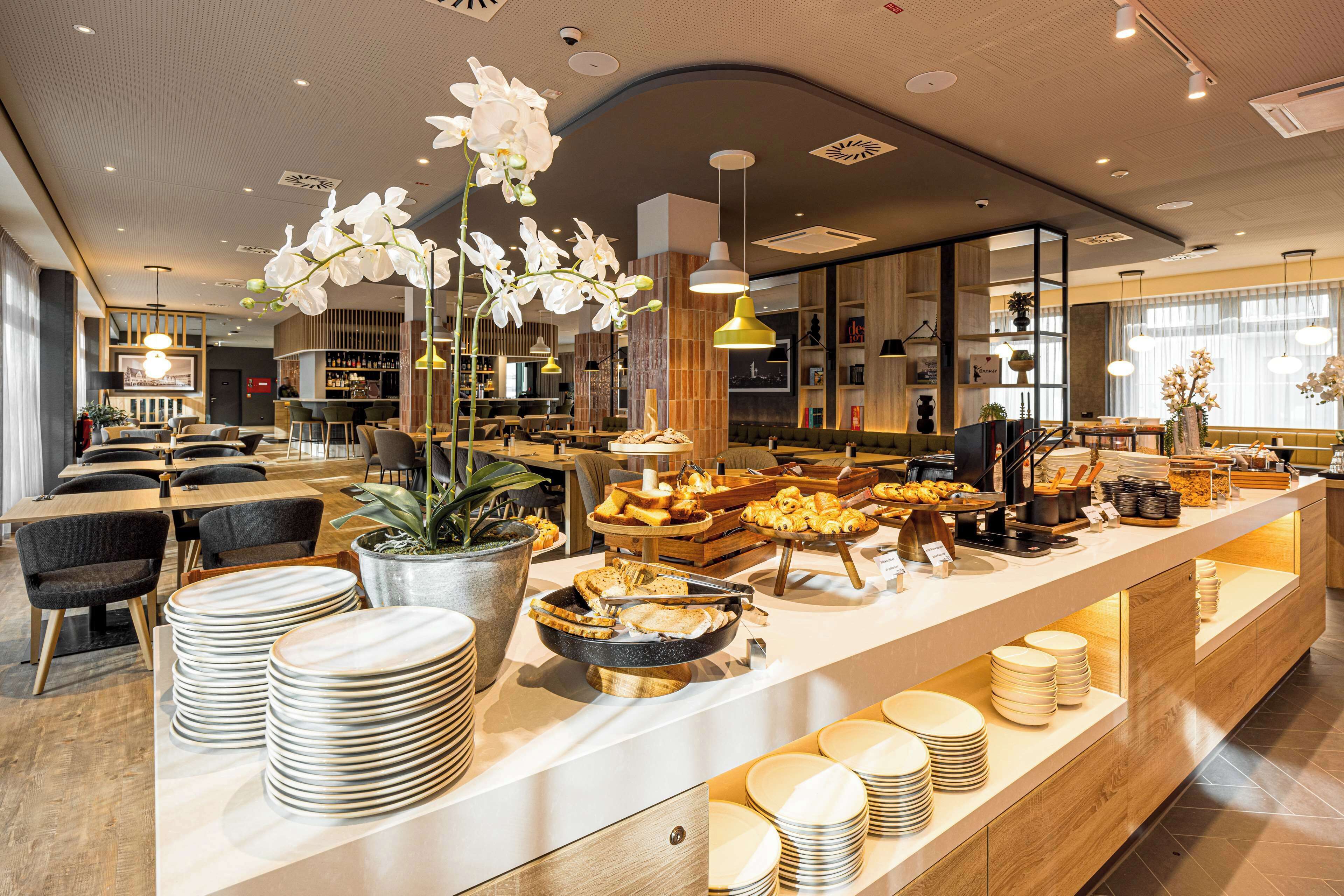 Tägliches Frühstücksbuffet (22 EUR pro Person)