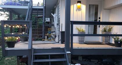 Cozy Retreat: 1-bedroom Suite with a queen bed, a sofa bed in Tranquil Mission