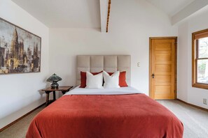 3 habitaciones, tabla de planchar con plancha, cuna de viaje y wifi 