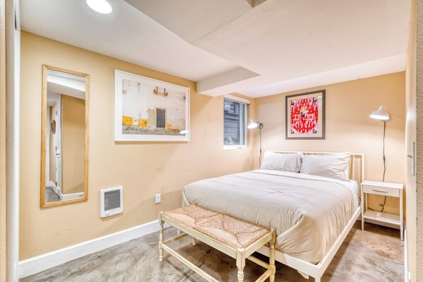1 bedroom, iron/ironing board, travel crib, WiFi
