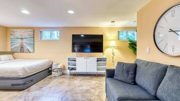 1 habitación, tabla de planchar con plancha, cuna de viaje y wifi