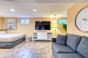 1 bedroom, iron/ironing board, travel crib, WiFi