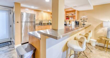 Private Underground Getaway - 92 WalkScore