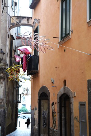 Exterior - Porta Felù, in the heart of Salerno's historic center and a stone's throw from the sea. (Salerno)