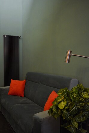 Living area - Porta Felù, in the heart of Salerno's historic center and a stone's throw from the sea. (Salerno)