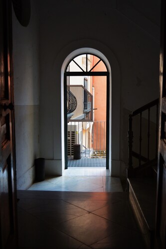 Porta Felù, in the heart of Salerno's historic center and a stone's throw from the sea.
