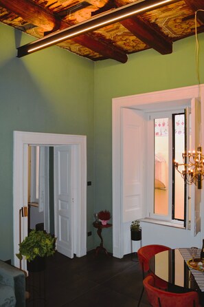 Dining - Porta Felù, in the heart of Salerno's historic center and a stone's throw from the sea. (Salerno)