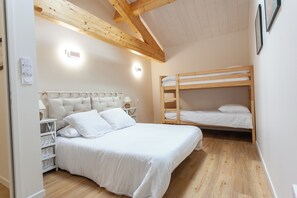 2 室のベッドルーム、アイロン / アイロン台、旅行用ベビーベッド、WiFi (無料)