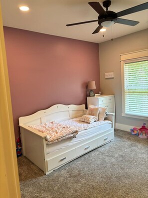 3 bedrooms, desk, iron/ironing board, WiFi